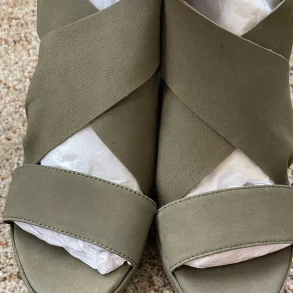 Eileen Fisher Olive Tumbled Nubuck Marla Block Heel Sandal Size 8 New With Box